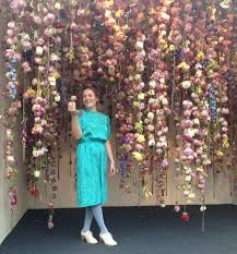 Rebecca Louise Law Is Known For Her Breathtaking Installations That Consist Of Thousands Of Hanging Flowers Sus Flower Installation Hanging Flowers Flower Wall
