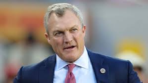 Colorado two-way star Travis Hunter leaves game against Kansas State with  apparent shoulder injury