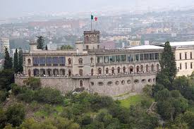 El castillo de chapultepec es una construcción palaciega ubicada en el cerro del mismo nombre. Museo Nacional De Historia Castillo De Chapultepec Ciudad De Mexico Mexico Hisour Arte Cultura Historia