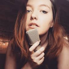 Chelsea Robins's Instagram, Twitter & Facebook