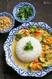 Thai Curry Mit Erdnussbutter Und Gemuse Madame Cuisine Rezept Thai Curry Rezept Rezepte Gelbes Thai Curry