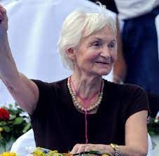 Margot honecker lebte seit 1992 in südamerika und verfolgte bis zuletzt aufmerksam die vorgänge in der welt und insbesondere die entwicklung in deutschland. Sozialistische Feier Nicaragua Verleiht Margot Honecker Orden Welt