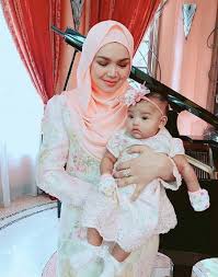 This page is about gambar siti nurhaliza,contains gambar dato' siti bukan, itu kembar dia!,gambar siti nurhaliza di pelancaran simplysiti di hati 2012,16 fakta mengenai siti nurhaliza. Foto Terbaru Anak Siti Nurhaliza Curi Tumpuan Dah Pandai Berenang