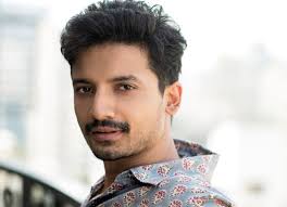It is directed by sam hargrave (in his feature directorial debut) and written by joe russo. Extraction Actor Priyanshu Painyuli Joins The Cast Of Mirzapur 2 Bollywood News Bollywood Hungama