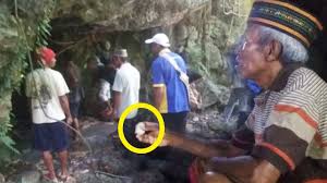 Imej ini di ambil dari website berikut : Heboh Gua Istana Ular Di Manggarai Ntt Temui Ular Putih Raksasa Pengunjung Harus Jalani Ritual Adat Youtube