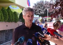 Premier Golob: Okoli tisoč družin je v ...
