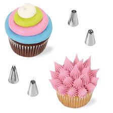 Cupcake & cookie decorating set: Bakeria Wilton Cupcake Decorating Set 12 Pcs Wilton Cupcake Starter Set