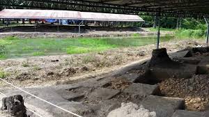 For more information and source, see on this link : Sungai Batu Tamadun Terawal Asia Tenggara Yang Terbaru Dari Sungai Batu Adalah Tapak Di Tanah Persendirian Yang Bersebelahan Dengan Tapak Arkeologi Sungai Batu Dipisahkan Oleh Pagar Di Sebelah Bahagian Yang Menuju