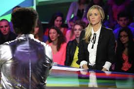 Il n'aura de cesse de faire le pître. Derriere Le Poste Tv Series 2014 2016 Photo Gallery Imdb