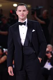 Yearly Popular Actors Born(1920-1997)