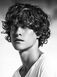 Epingle Par Eric Gennaro Sur Gents Styles Coiffure Bouclee Coiffure Coiffures Frisees