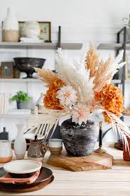 Welcome to the autumn tablescape blog hop! Modern Fall Tablescape