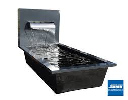 Formales Becken Mit Wasserfall Stele Ella Whitewater Moderner Garten Moderne Gartenentwurfe Wasserfall