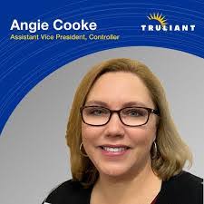 Sara Hilton's Instagram, Twitter & Facebook