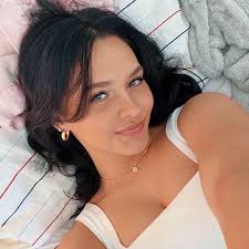 Emma Marie's Instagram, Twitter & Facebook