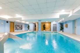 Ski En Famille Avec Piscine Interieure Familytrip