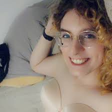 Jamie Lee Curtis says you'd NEVER be able to tell which of her daughters is  Trans… Can you? 👀