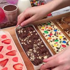 Recette Tablettes De Chocolat Maison La Recette En Video Par Chefclub En 2020 Chocolat Maison Tablette De Chocolat Chocolat