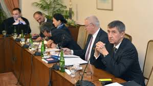 Poslanecká sněmovna parlamentu české republiky sídlí v komplexu několika paláců na malé straně pod pražským zasedací sál zasedací sál poslanecké sněmovny si svůj obdiv nezaslouží jen pro překrásnou výzdobu, ale zejména pro bohatou historii, neboť právě zde. Prvni Schuze Snemovny Poslanci Slozili Slib Cssd Finisuje S Koalicni Smlouvou Hospodarske Noviny Ihned Cz