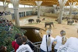 I spent hours visiting them all. Von Der Architektur Zoologischer Garten Monumente Online