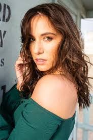 Danielle Baum's Instagram, Twitter & Facebook