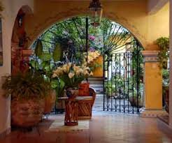 Historically, lower income families and the peasants who worked the haciendas lived in adobe houses. Pin By Stella Maris De Rodriguez On Arquitectura Y Decoracion Spanish Style Homes Hacienda Style Homes Hacienda Style