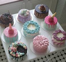 Buttercream Cake Cupcake Cakes Mini Cakes Buttercream Decorating