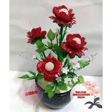 Gambar bunga mawar dan potnya. Rangkaian Mawar Merah Pot Hitam Shopee Indonesia