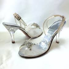 Carved Lucite Heels 39 Glass Slipper 39 Vintage 1950s 60s Clear Plastic Evening Shoes With Clear Beads And Lucite Heels Historical Shoes Vintage Shoes