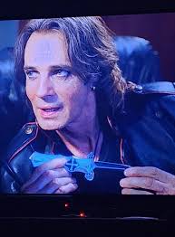 Is it only me who sees that the main character of "Mom" looks like Rick  Springfield as Vince Vincente in SPN?? 😅 Maybe it is just a mindtrick of  Lucifer.... 🙆😅