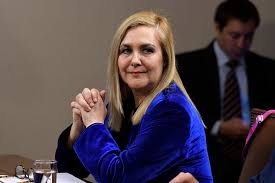 Pamela jiles ha sido una de los partidarias más firmes del plan para permitir que los ciudadanos golpeados por la pandemia de coronavirus retiren. Pamela Jiles Debera Recibir Tratamiento Intensivo Luego De Accidente Sufrido En El Congreso La Tercera