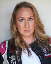 Amanda Cartier's Instagram, Twitter & Facebook