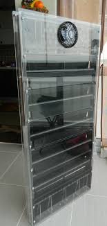 Devamli Gunes Alan Cephedeki Pencereye Asilan 60x130 Cm Siyah Boyali Aluminyum Panellerin Kendi Ic Ortaminda Isinmasi Ve Gunes Ic Mekan Pencereler Gunes Paneli