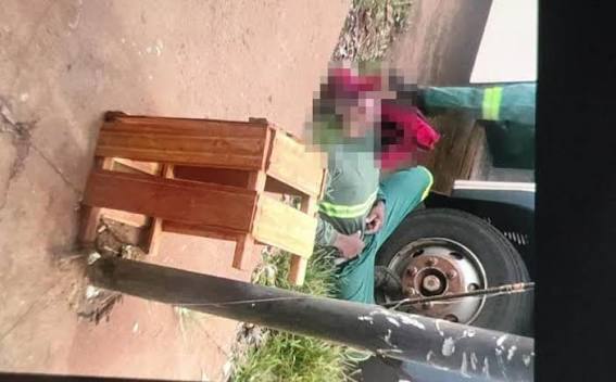 Homem &eacute; assassinado com 3 tiros na porta de &ocirc;nibus em Sapezal | Gazeta Digital