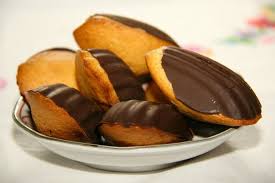 Recette Madeleines En Coques De Chocolat 750g Recette Recette Madeleine Dessert Idees De Collations