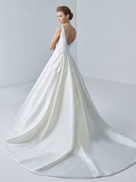 Über eugenies hochzeitskleid war bisher nur bekannt, dass es von einem britischen designer entworfen. Brautkleid Eugenie Etoile By Enzoani Angelex Princess