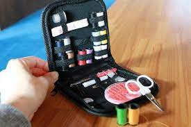 ゴチャついた裁縫道具出すのなーんか憂鬱 3coins スリコのコンパクトなソーイングセットならササっと気楽にお直し レタスクラブ 裁縫道具 裁縫 ソーイングセット