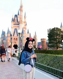 Cewek berhijab cantik selfie di tempat wisata. Gaya Foto Instagramable Hijab Dapur Bengkulu