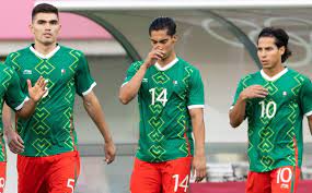 Jugadores como hugo sánchez, rafa márquez, cuauhtémoc blanco, jorge campos y chicharito hernández son reconocidos como los mejores jugadores de fútbol de méxico de. Bandera De Mexico Al Reves En El Jersey De Erick Aguirre En Tokio 2021