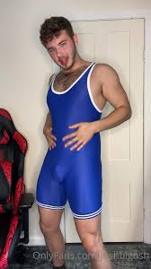 Sexy boy in lycra cumming - ThisVid.com