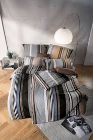 Wie Man Sich Bettet So Schlaft Man Also Warum In Omas Bettwasche Liegen Wenn Man Sich In Eine Super Weiche Bettwasche Reinkuscheln Bettwasche Modern Schlafzimmer Design Und Moderne Lofts