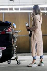 Jessica alba reflected on her past approach to workouts and how the coronavirus pandemic affected her outlook on exercise. Jessica Alba White Leather Sneakers Street Style Autumn Winter 2020 On Sassy Daily Jessica Alba Style Winter Autumn Street Style Jessica Alba