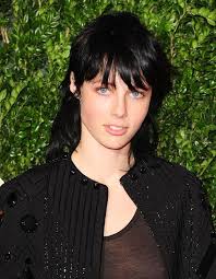 Comment porter une coupe de cheveux frange ? Coupe De Cheveux Degradee Avec Frange Coupe Degradee Les Coiffures De Stars Les Plus Reussies Elle