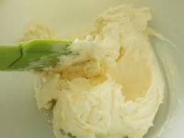 Glacage Cupcake Au Beurre Recette En 2020 Glacage Cupcake Cupcake Citron Recette Glacage