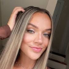 Abigail Burger's Instagram, Twitter & Facebook