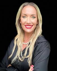 Amanda Palovcsik's Instagram, Twitter & Facebook