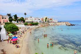 La villa presenta 2 camere da letto, una tv a schermo piatto con canali via cavo, una cucina attrezzata con. Apulien Strande Welches Ist Der Schonste Strand In Apulien Peterstravel