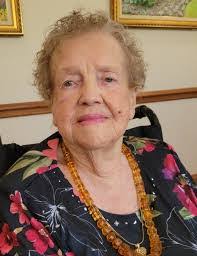 Evelyn Leon's Instagram, Twitter & Facebook