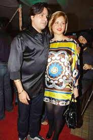 Rahul Roy Wiki Age Girlfriend Wife Children Family Biography More Wikibio Actor rahul roy, who became a youth icon after his debut movie 'aashiqui' in 1990, disappeared from the celluloid seven years ago but he says he will. rahul roy wiki age girlfriend wife