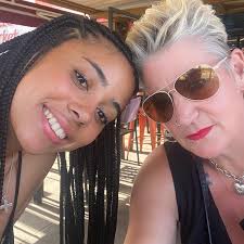 Hello! Does anyone have any recommendation's for a chiropodist/ podiatrist  who is mobile and has availability. Thank you.